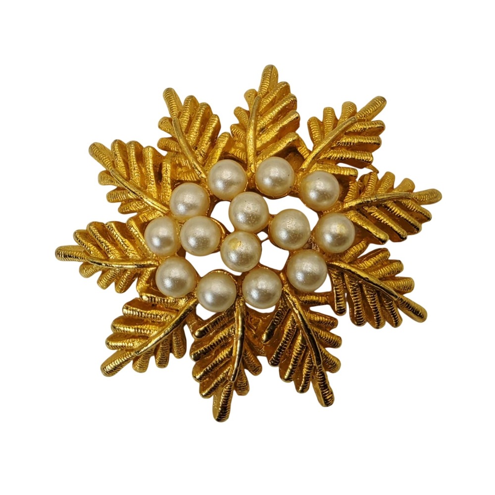 Gold Leaf Flower Brooch Lapel Pin Imitation Pearl Cluster Nature Gold Tone